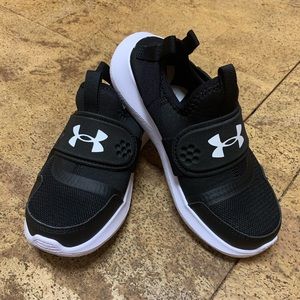 Under Armour Boys Black Shoes Runplay 13K NWOT